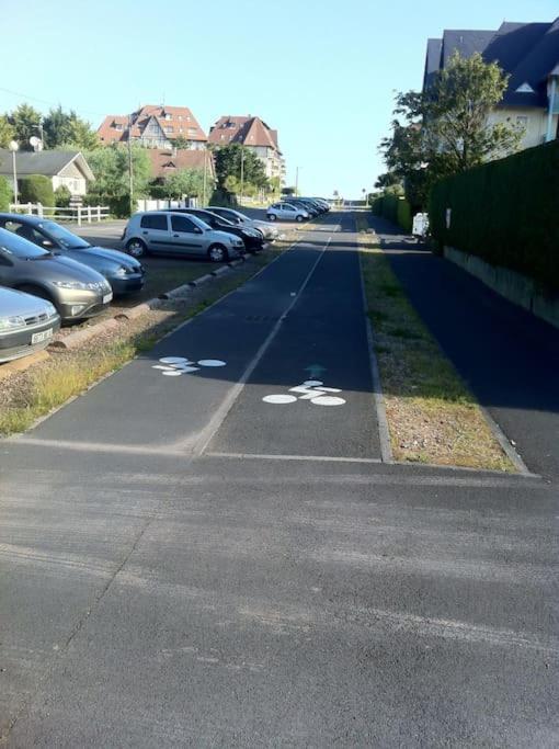 Flat 400 M From & Center Cabourg