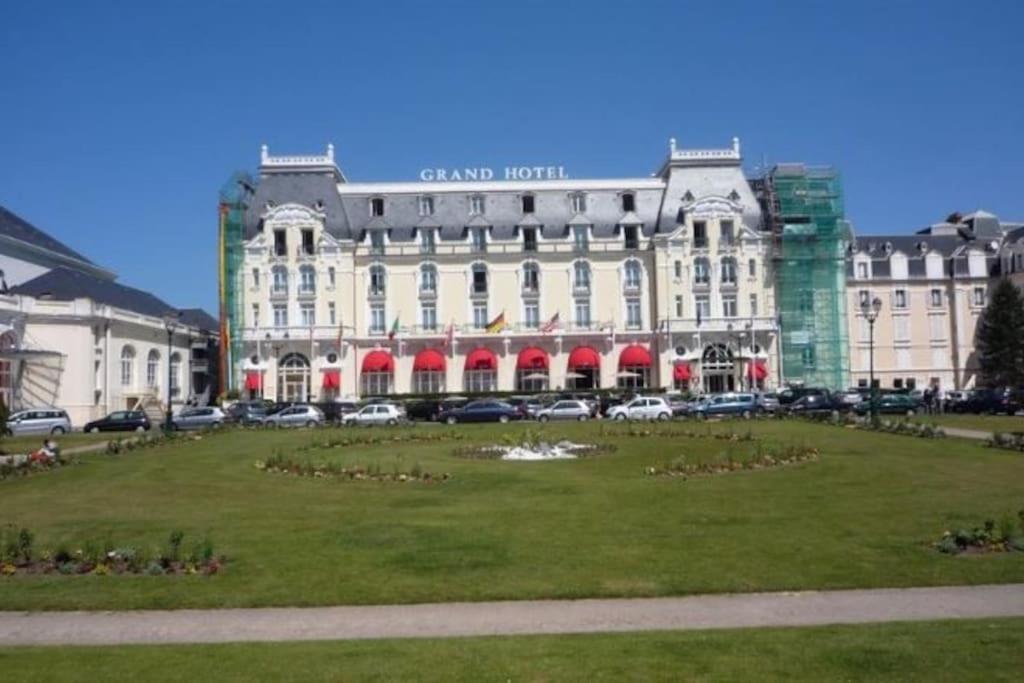 Flat 400 M From & Center * Cabourg