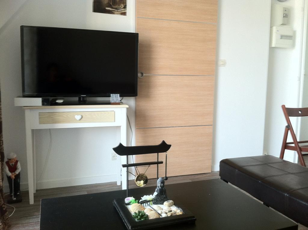 Flat 400 M From & Center * Cabourg