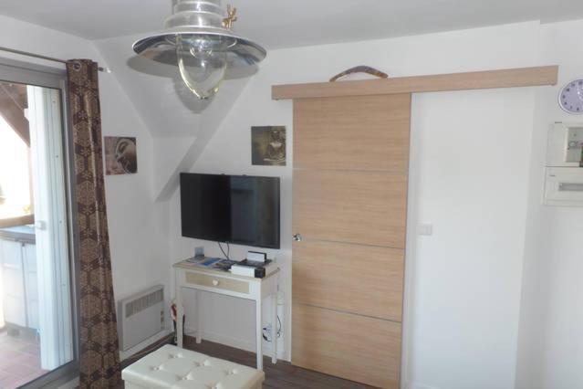 Flat 400 M From & Center * Cabourg